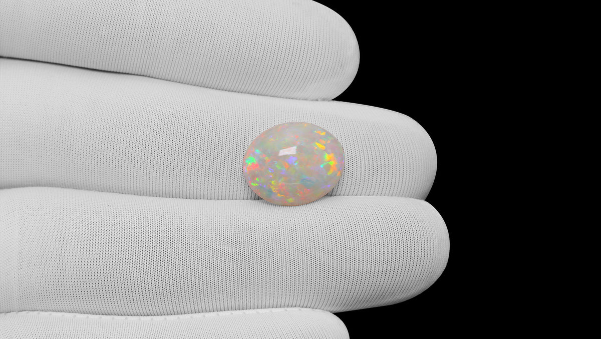 White Opal With Fire 4.75 Carats / 6.38 Ratti