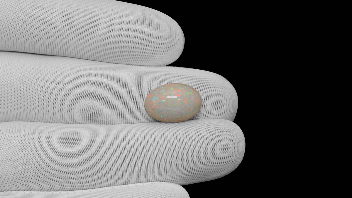 White Opal With Fire 6.37 Carats / 7 Ratti