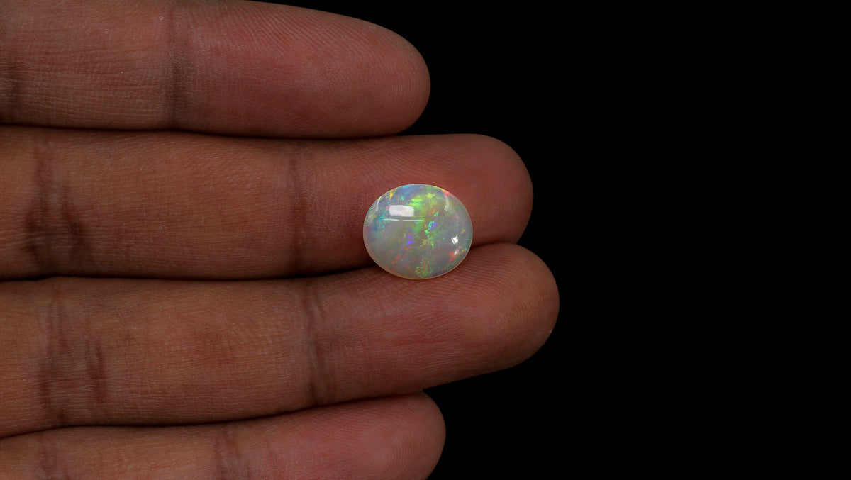 White Opal With Fire 4.01 Carats / 4.41 Ratti