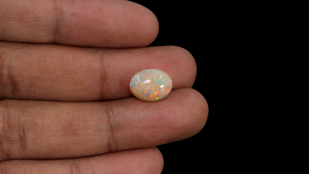 White Opal With Fire 4.46 Carats / 4.9 Ratti