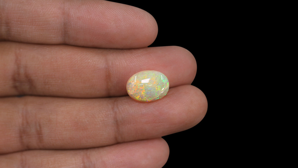 White Opal With Fire 4.92 Carats / 5.41 Ratti