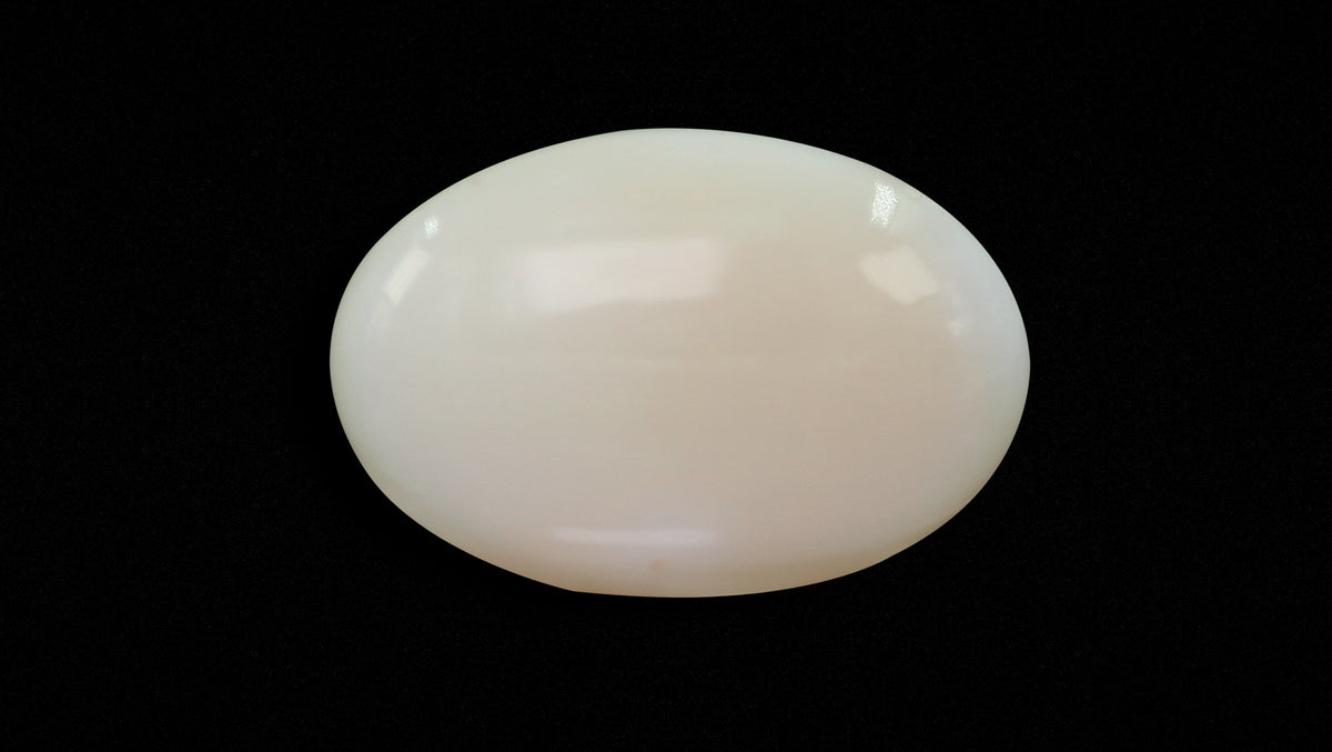 White Opal With Fire 15.29 Carats / 16.8 Ratti
