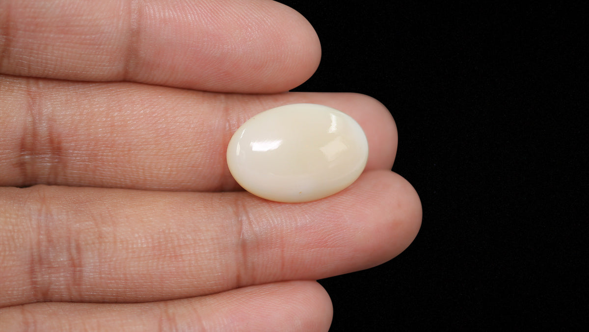 White Opal With Fire 15.29 Carats / 16.8 Ratti