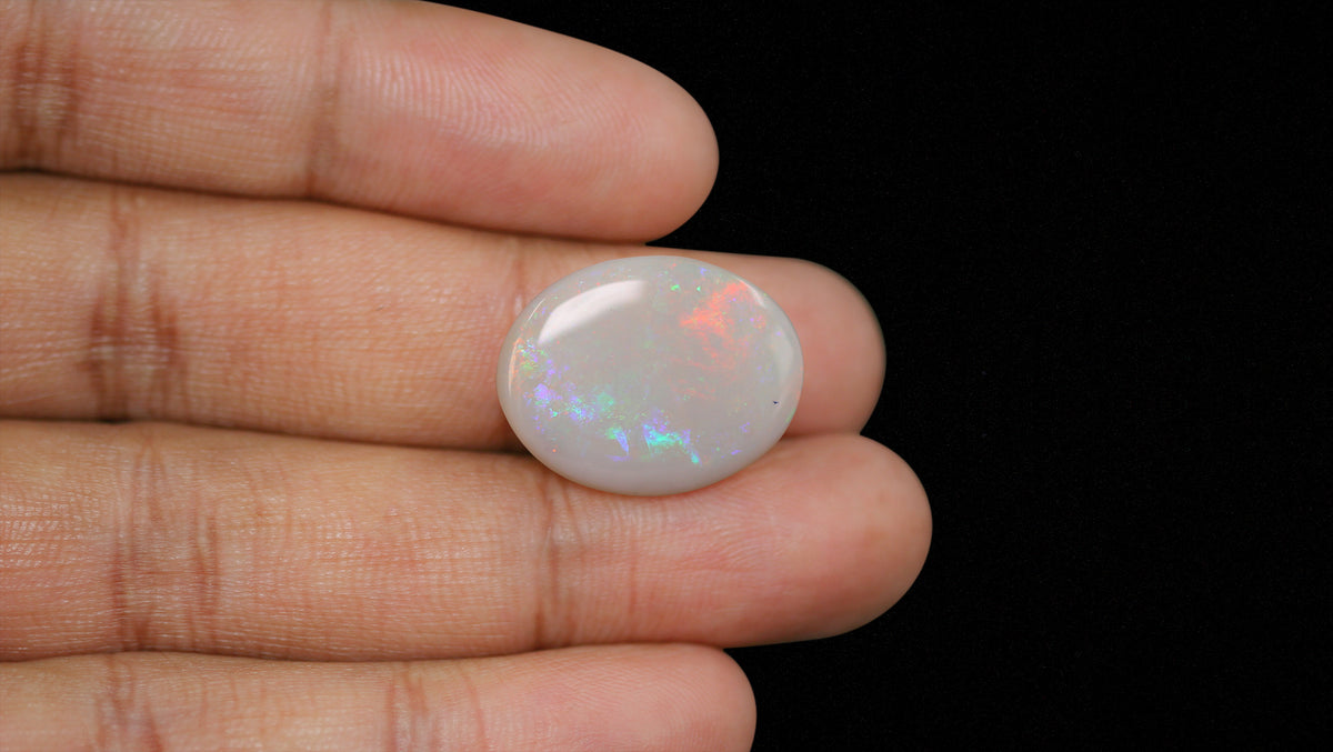 White Opal With Fire 17.92 Carats / 19.69 Ratti