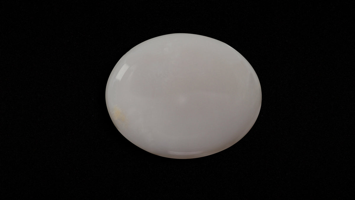 White Opal With Fire 29.19 Carats / 32.08 Ratti