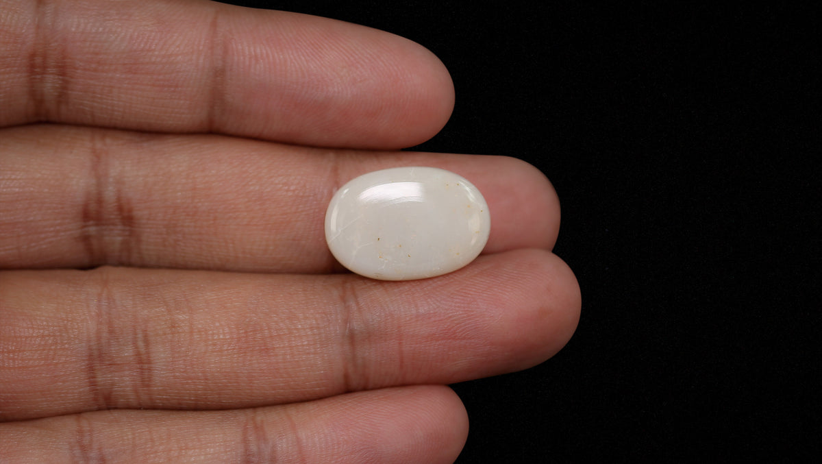 White Opal with Fire 10.58 Carats / 11.63 Ratti