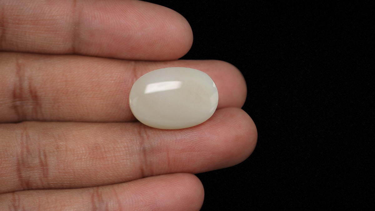 White Opal With Fire 17.95 Carats / 19.73 Ratti