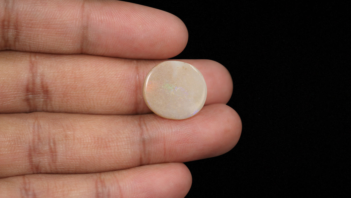 White Opal With Fire 10.92 Carats / 12 Ratti