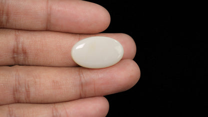 White Opal With Fire 19.26 Carats / 21.16 Ratti