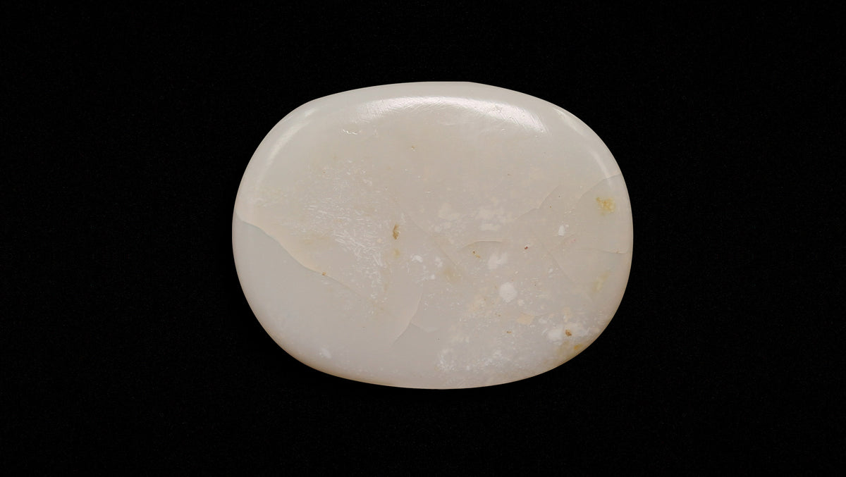 White Opal With Fire 12.87 Carats / 14.14 Ratti