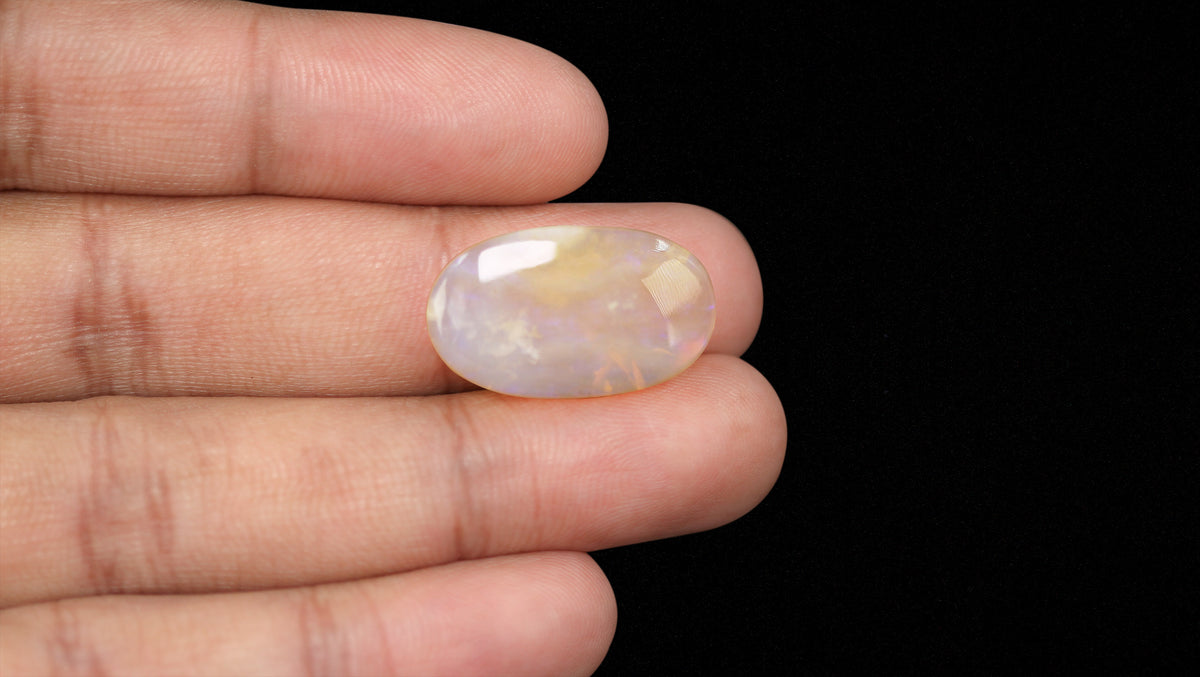 White Opal With Fire 14.73 Carats / 16.19 Ratti