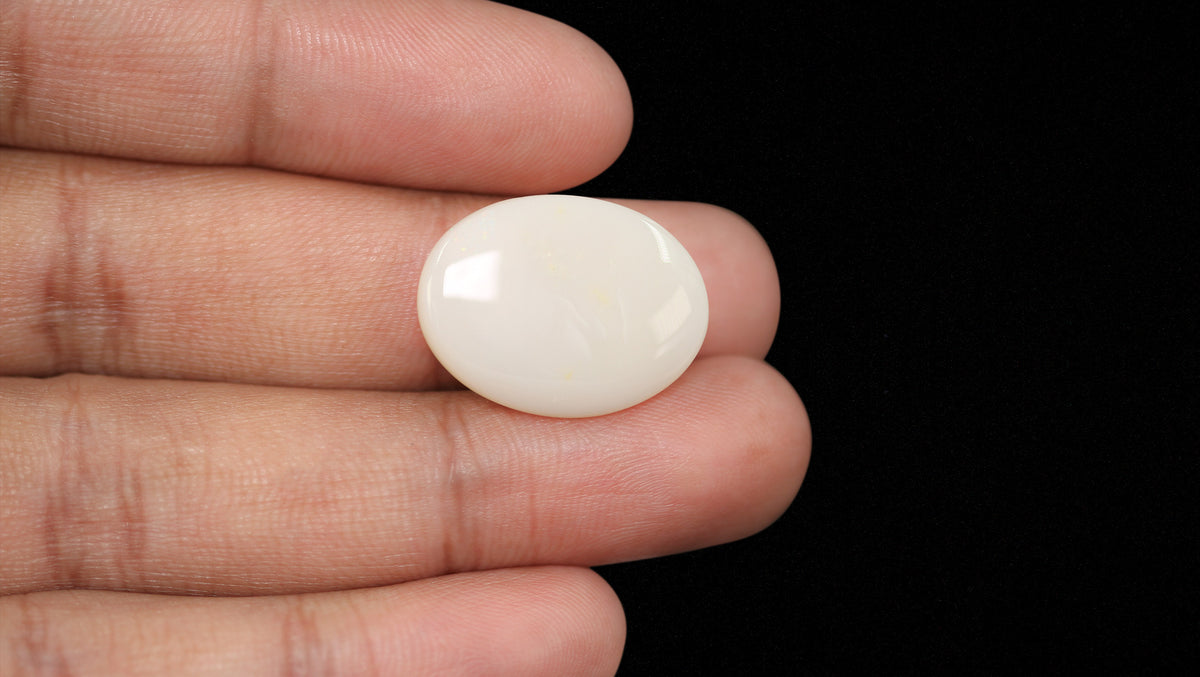 White Opal With Fire 17.84 Carats / 19.6 Ratti