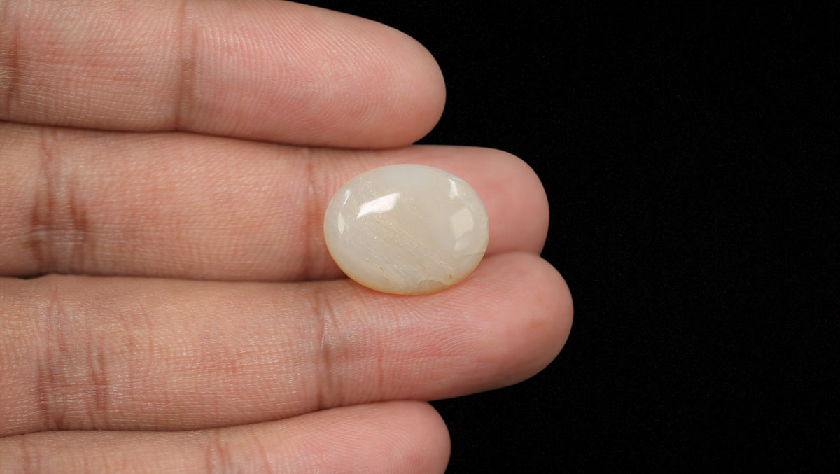 White Opal With Fire 12.21 Carats / 13.42 Ratti