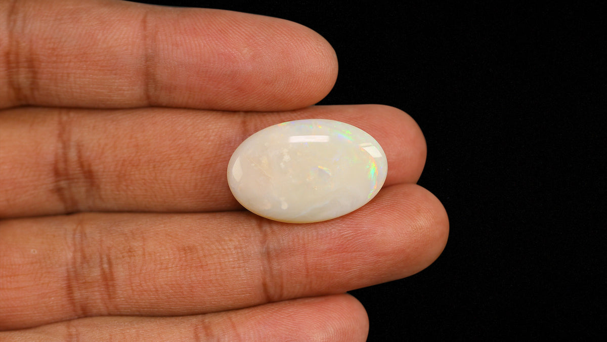 White Opal With Fire 20.23 Carats / 22.23 Ratti