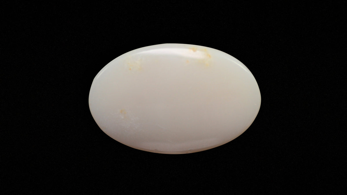 White Opal With Fire 12.62 Carats / 13.87 Ratti