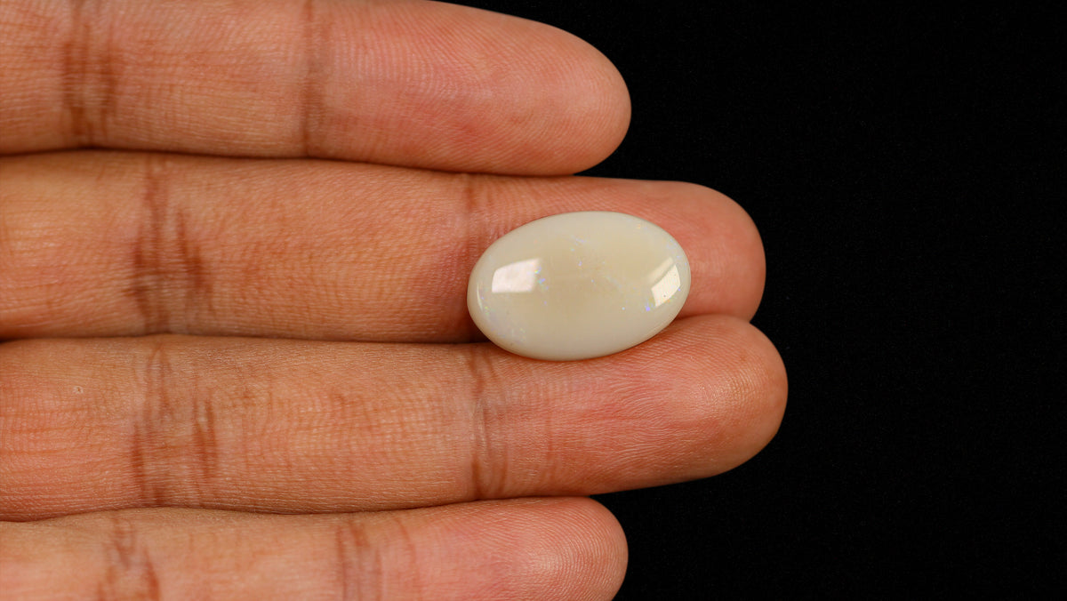 White Opal With Fire 12.62 Carats / 13.87 Ratti