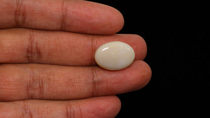 White Opal With Fire 14.65 Carats / 16.1 Ratti