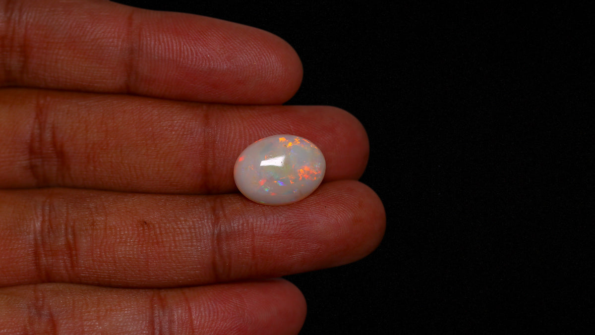 White Opal With Fire 6.64 Carats / 7.38 Ratti