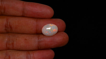 White Opal With Fire 6.64 Carats / 7.38 Ratti