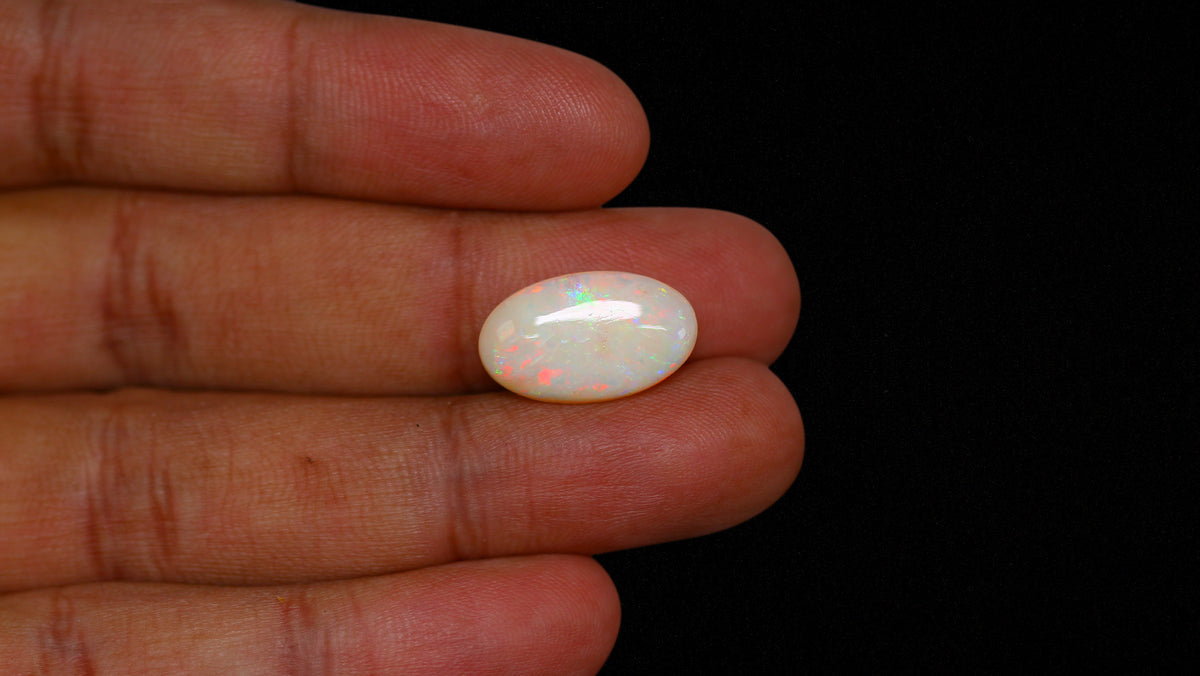 White Opal With Fire 5.96 Carats / 7.73 Ratti