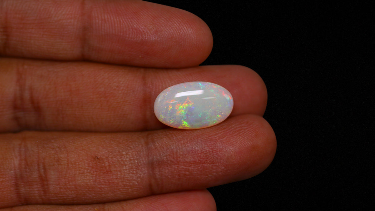 White Opal With Fire 5.49 Carats / 6.1 Ratti