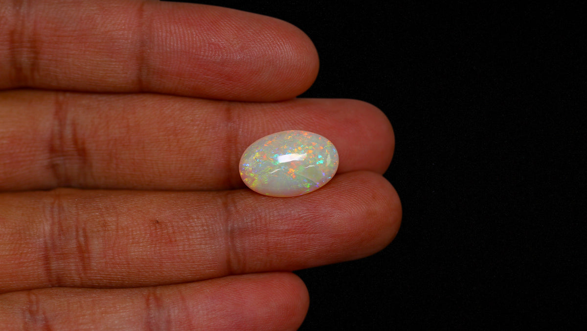 White Opal With Fire 6.61 Carats / 7.34 Ratti