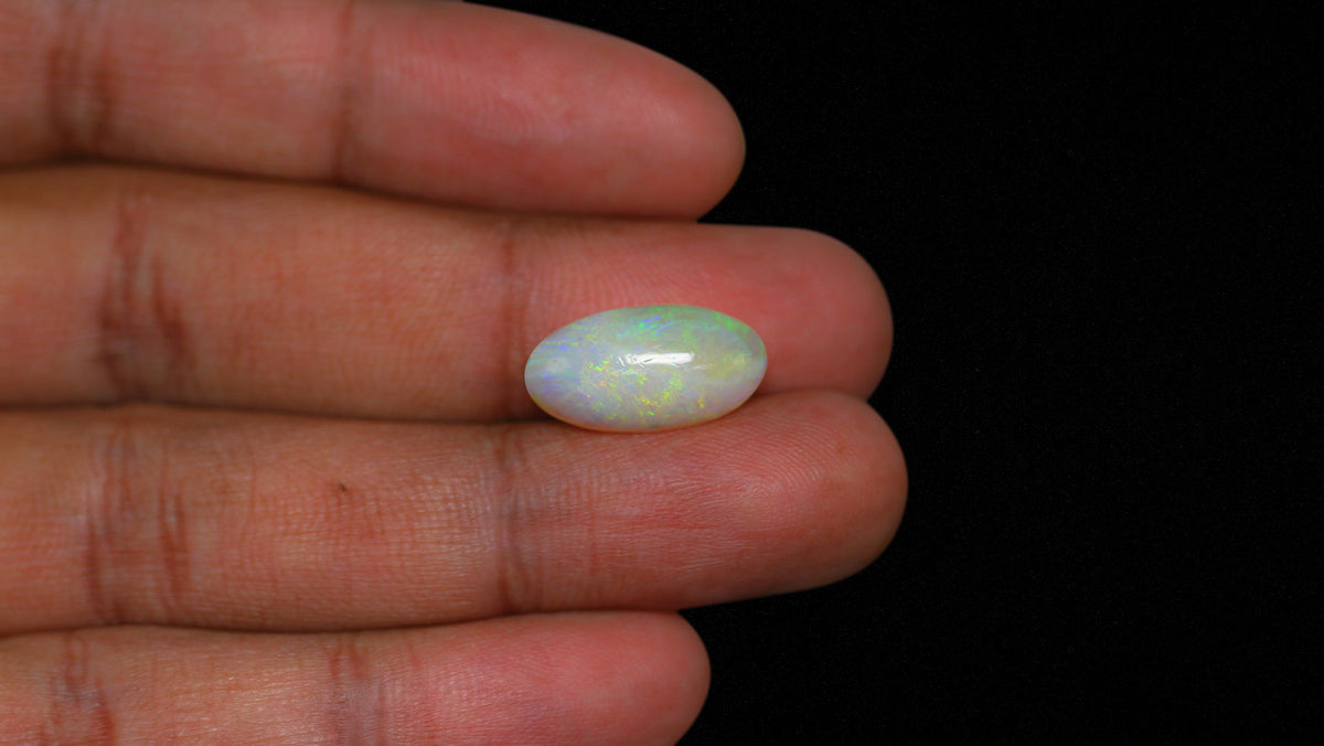 White Opal With Fire 5.98 Carats / 6.64 Ratti