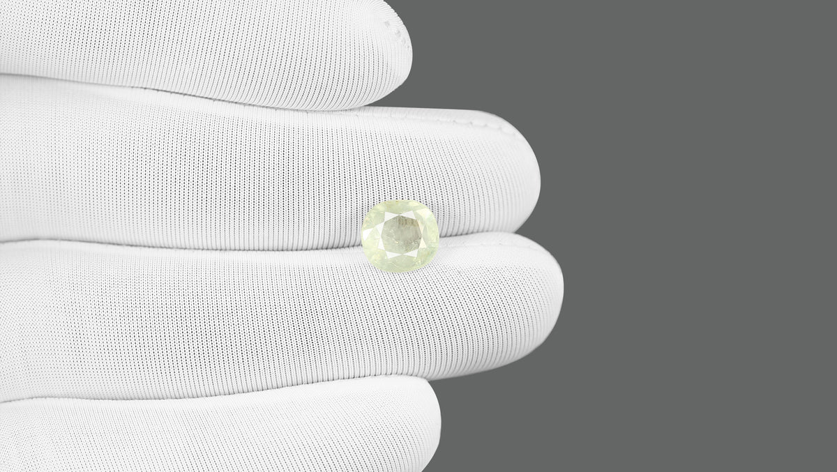 Natural Pitambari 3.96 Carats / 4.35 Ratti