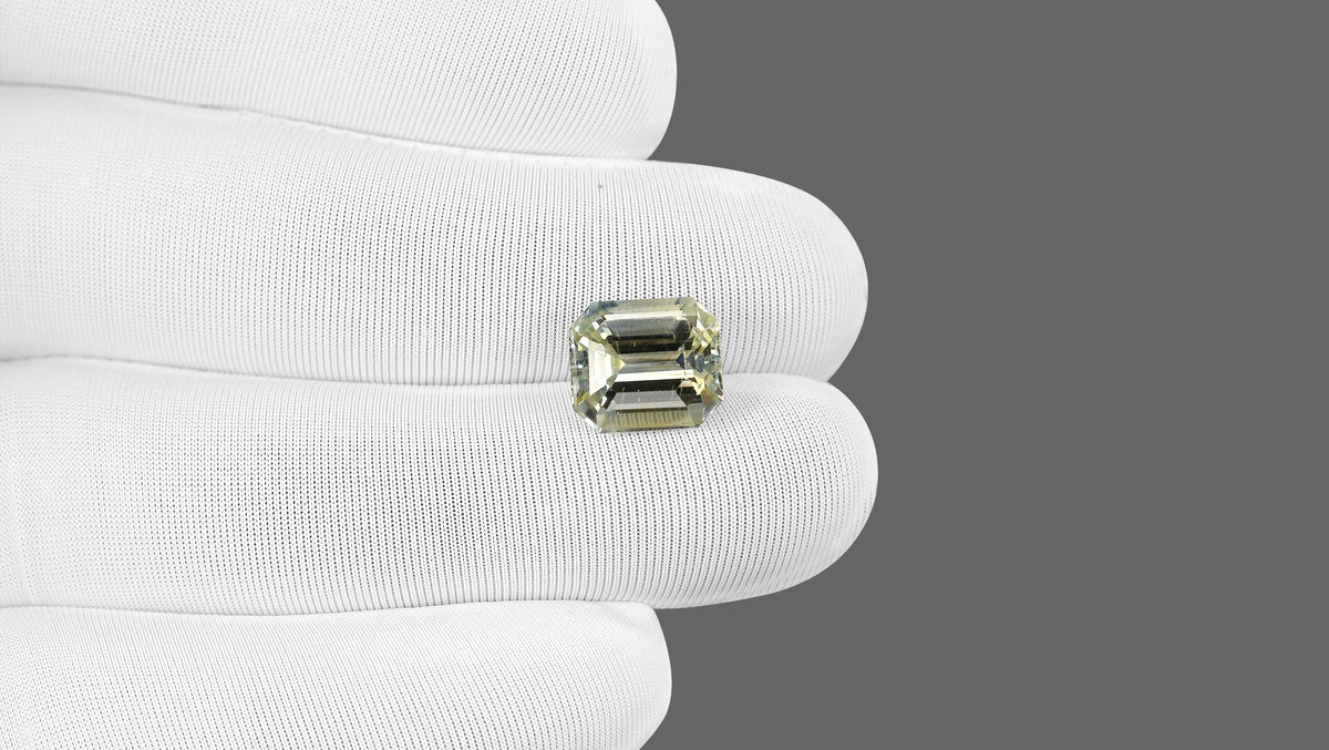 Natural Pitambari 8.64 Carats / 9.49 Ratti