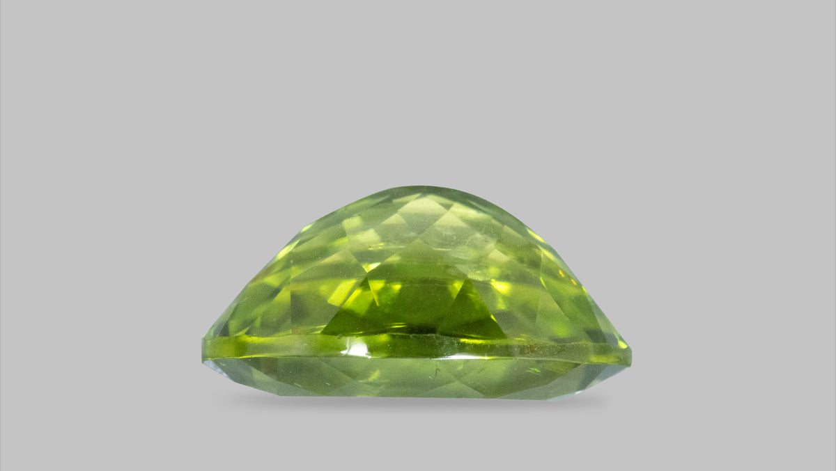 Natural Peridot 6.14 Carats / 6.75 Ratti