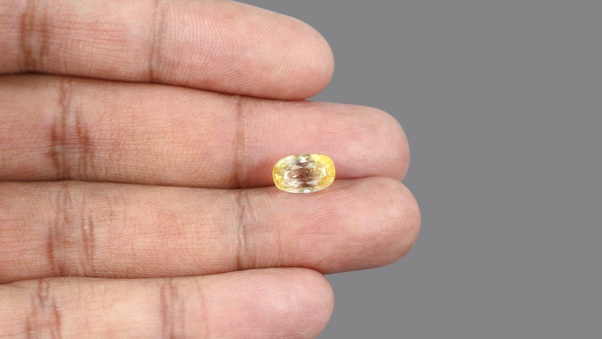 YELLOW TOPAZ 4.95 CARATS / 5.44 Ratti