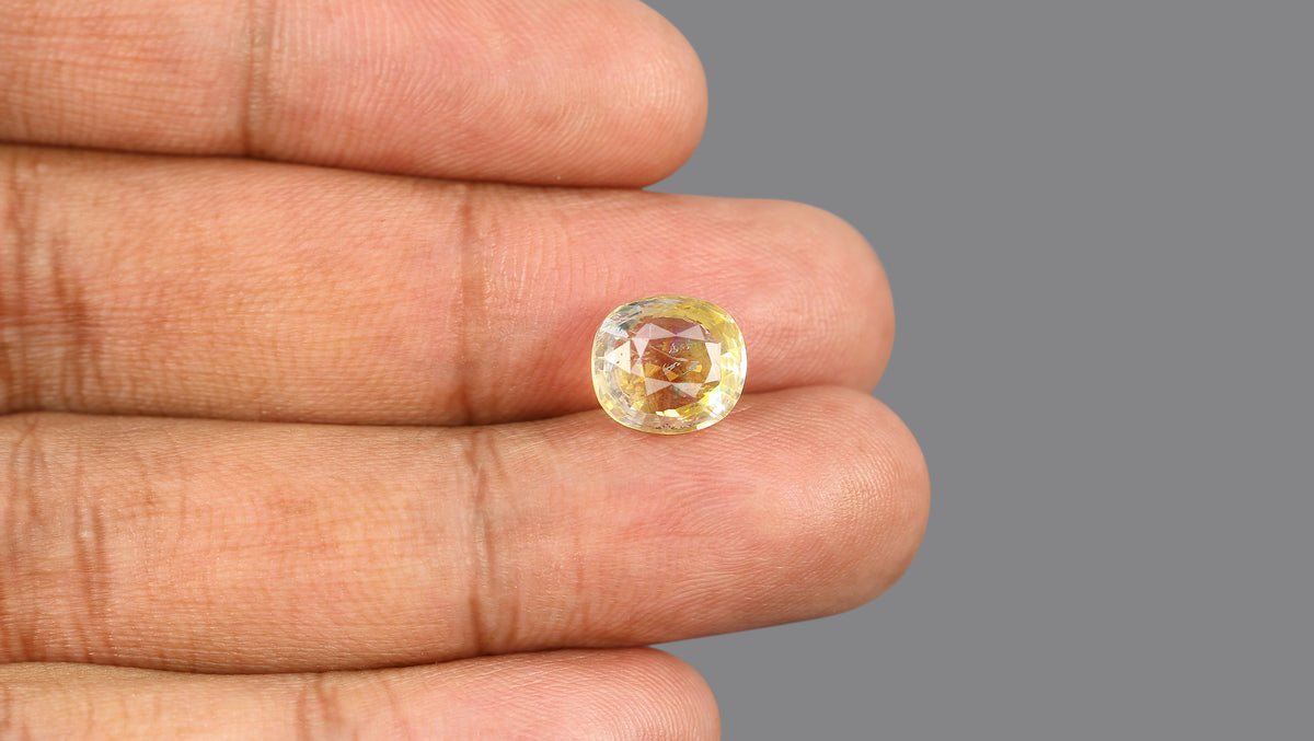 YELLOW TOPAZ 6.10 CARATS / 6.7 Ratti