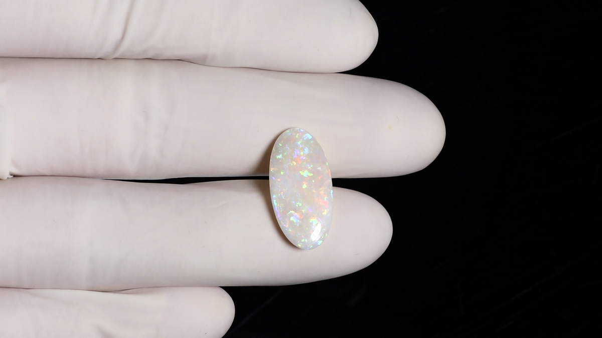 White Opal With Fire 5.56 Carats / 6.11 Ratti