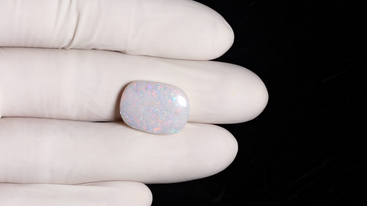 White Opal With Fire 10.38 Carats / 11.41 Ratti