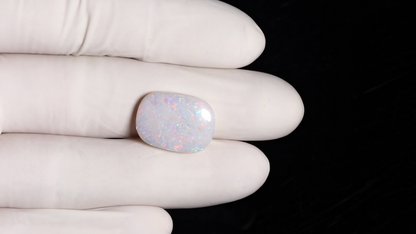 White Opal With Fire 10.38 Carats / 11.41 Ratti