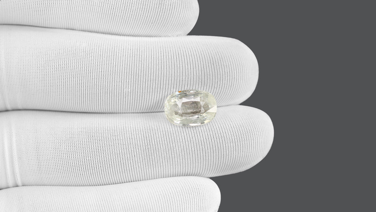 Natural White Sapphire 5.21 Carats / 5.73 Ratti