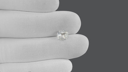 Natural White Sapphire 2.91 Carats / 3.2 Ratti