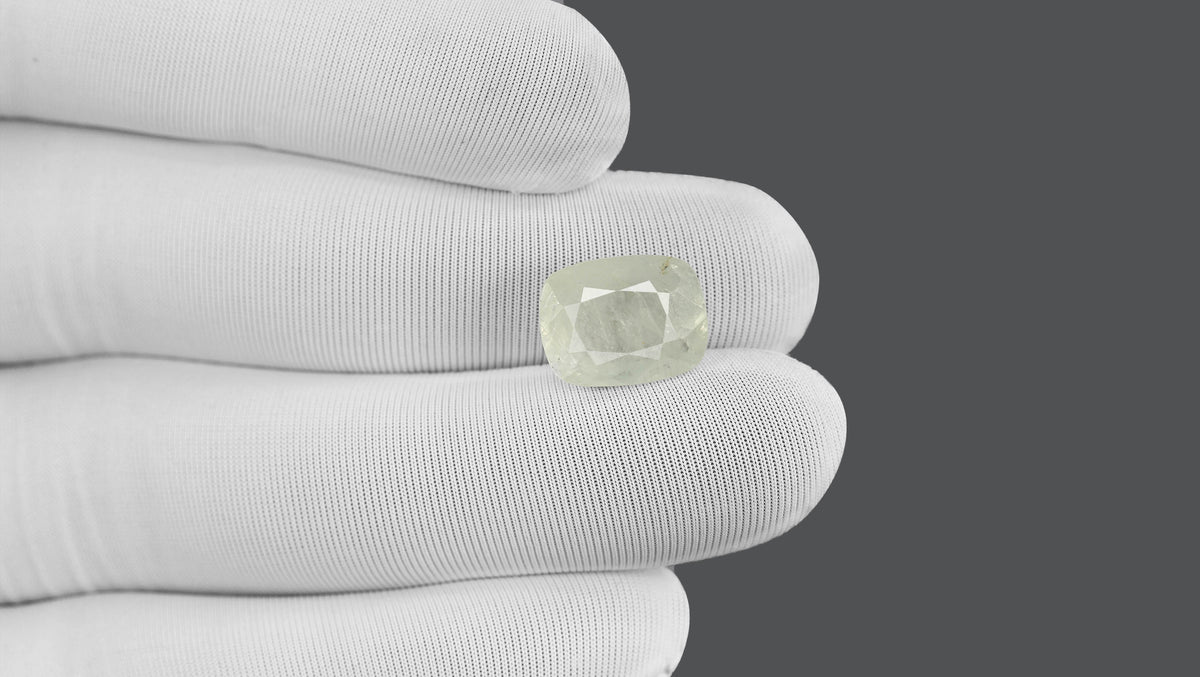 Natural White Sapphire 8.89 Carats / 9.77 Ratti