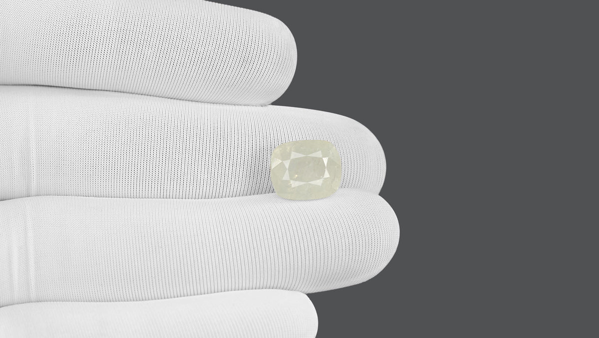 Natural White Sapphire 8.38 Carats / 9.21 Ratti