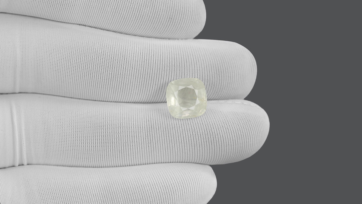 Natural White Sapphire 6.08 Carats / 6.63 Ratti
