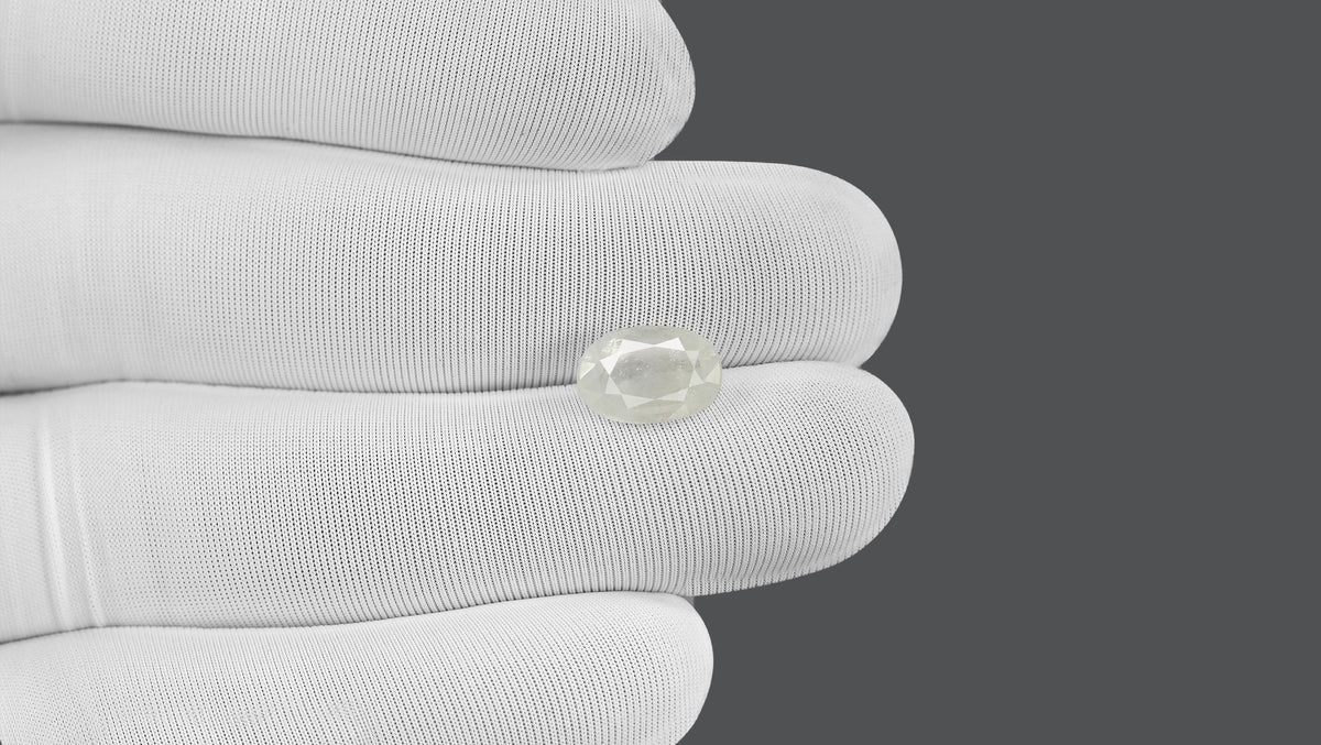 Natural White Sapphire 4.51 Carats / 4.96 Ratti