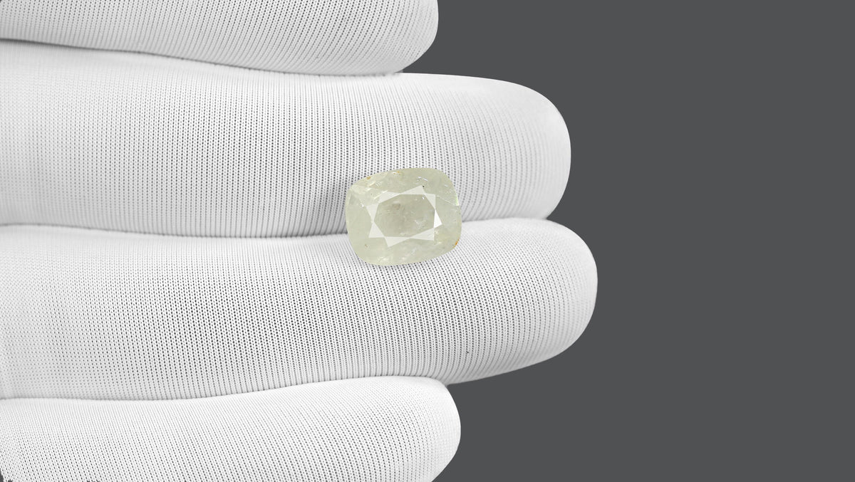 Natural White Sapphire 9.00 Carats / 9.89 Ratti