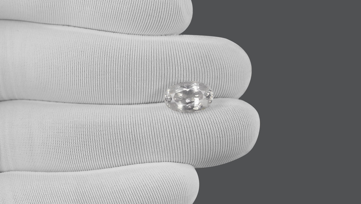 Natural White Sapphire 5.16 Carats / 5.67 Ratti