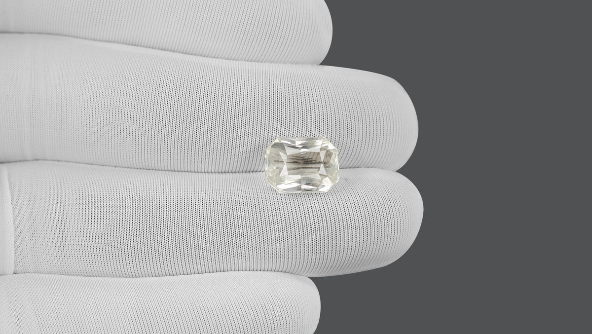 Natural White Sapphire 6.95 Carats / 7.64 Ratti