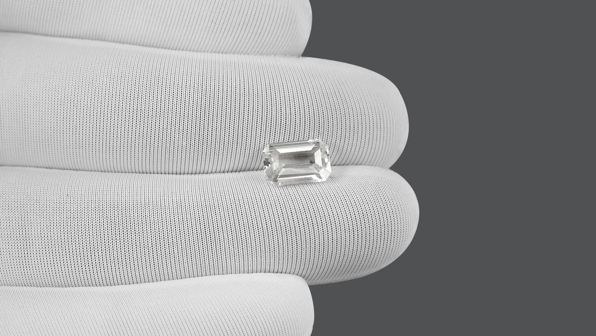 Natiral White Sapphire 2.90 Carats / 3.19 Ratti