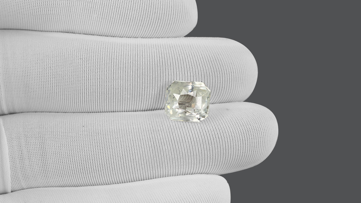 Natural White Sapphire 8.03 Carats / 8.82 Ratti