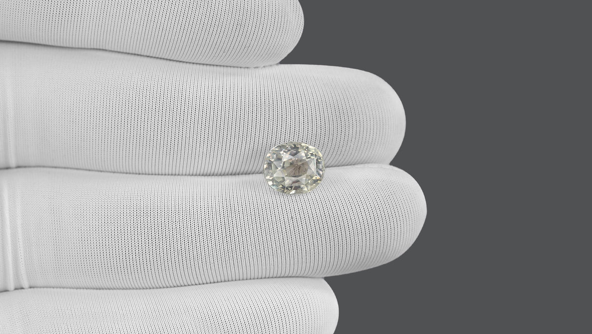 Natural White Sapphire 4.61 Carats / 5.07 Ratti