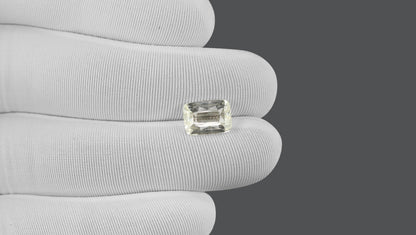 Natural White Sapphire 4.82 Carats / 5.3 Ratti