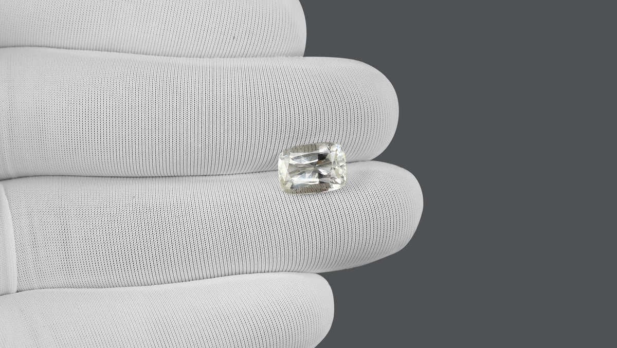 Natural White Sapphire 4.71 Carats / 5.18 Ratti