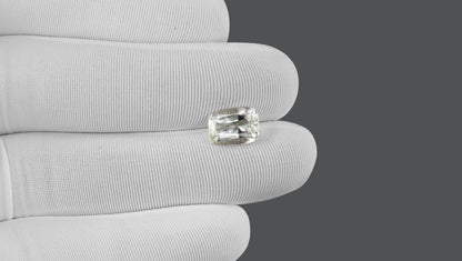 Natural White Sapphire 4.71 Carats / 5.18 Ratti
